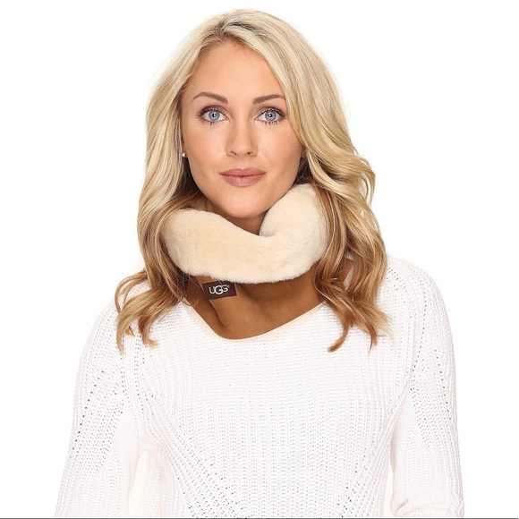 UGG Accessories - NEW UGG CLASSIC SNOOD CHESTNUT